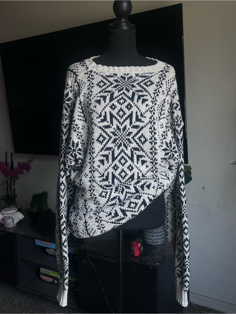 Black & White Geometric Crewneck Sweater for Women